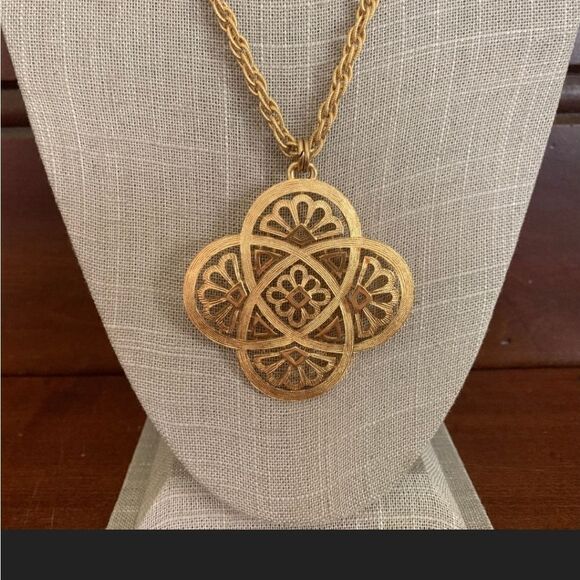 RARE VINTAGE  SIGNED CROWN TRIFARI 27" NECKLACE EXCELLENT CONDITION - Picture 11 of 13